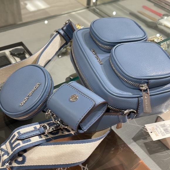 Michael Kors Jet Set Md Leather Crossbody Bag with Case for Apple Airpods Pro® - Picture 14 of 16